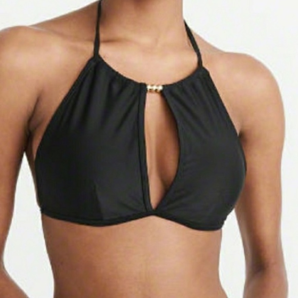 Bikini top with keyhole